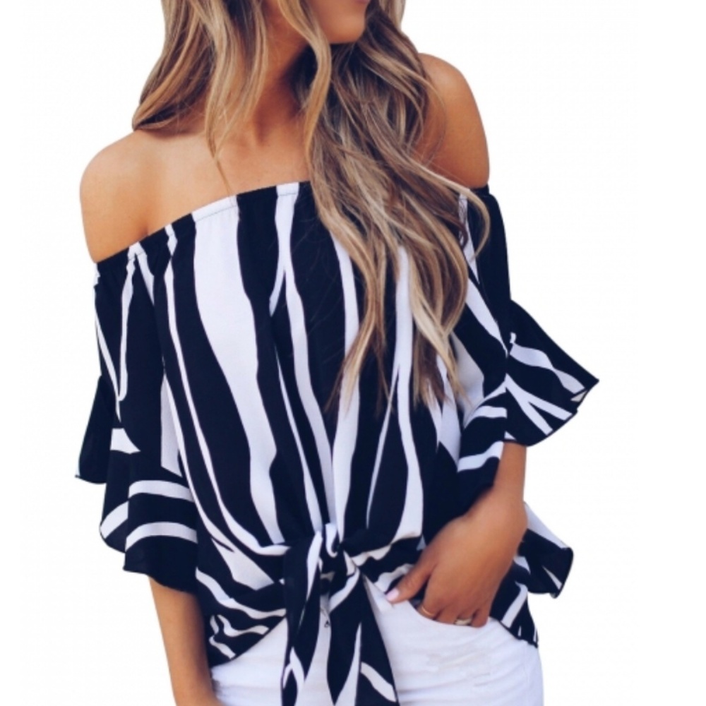 ✨NEW✨black striped tie flared top